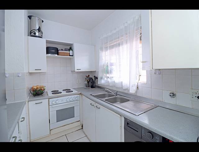2 BEDROOM SECTIONAL TITLE FOR SALE IN GLENHAZEL